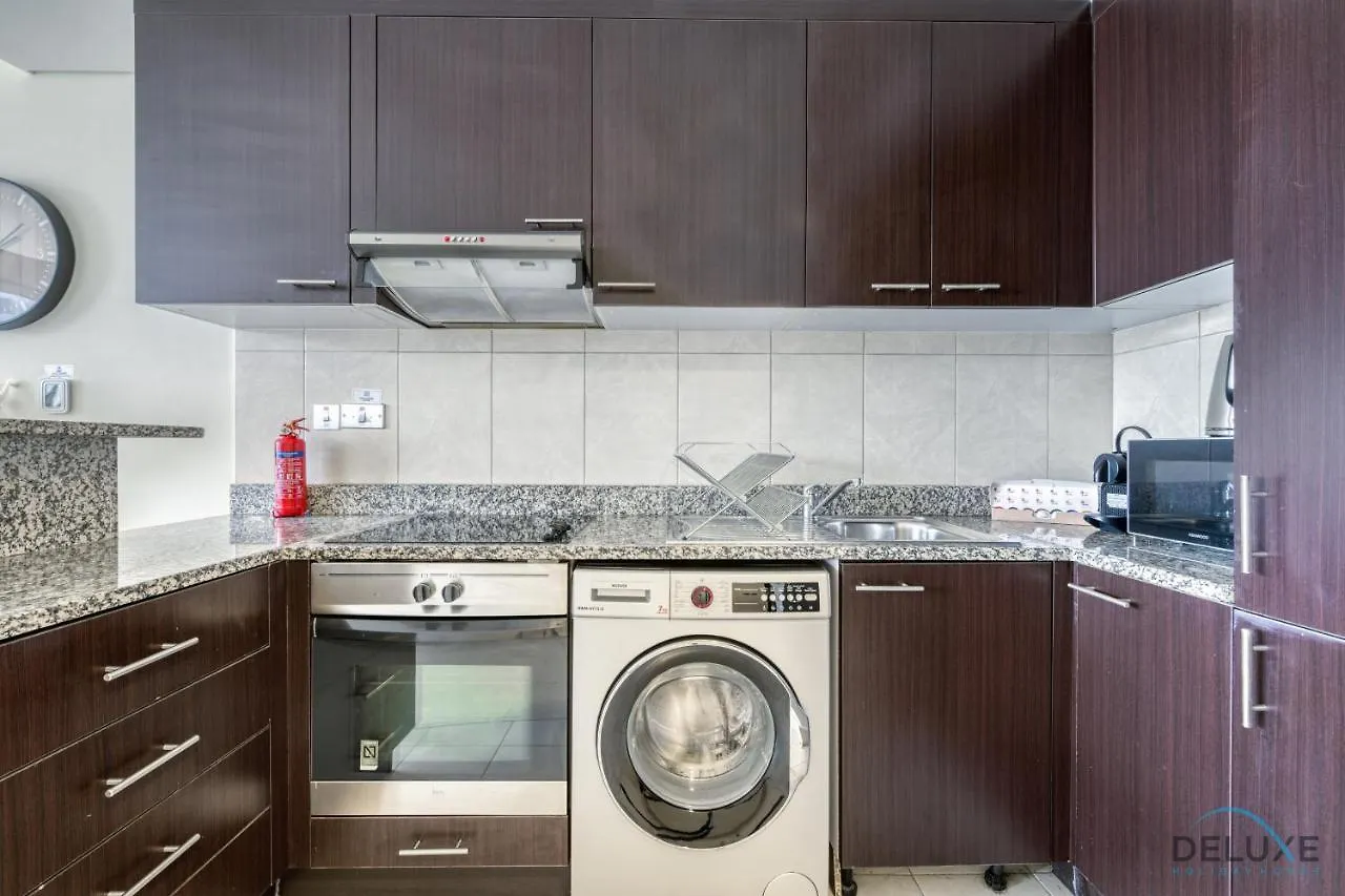 Special Offer Stylish 1Br With Pool & City Views By Deluxe Holiday Homes Dubái